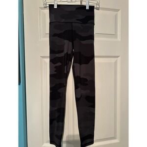"Offline By Aerie"  Leggings ~ Women's SZ-Med in Traditional‎ Camo Print (EUC)